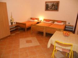 Apartmani DADO Starigrad (Paklenica)